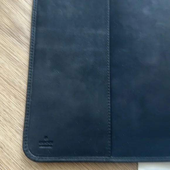 Gucci iPad Case - Picture 4 of 10